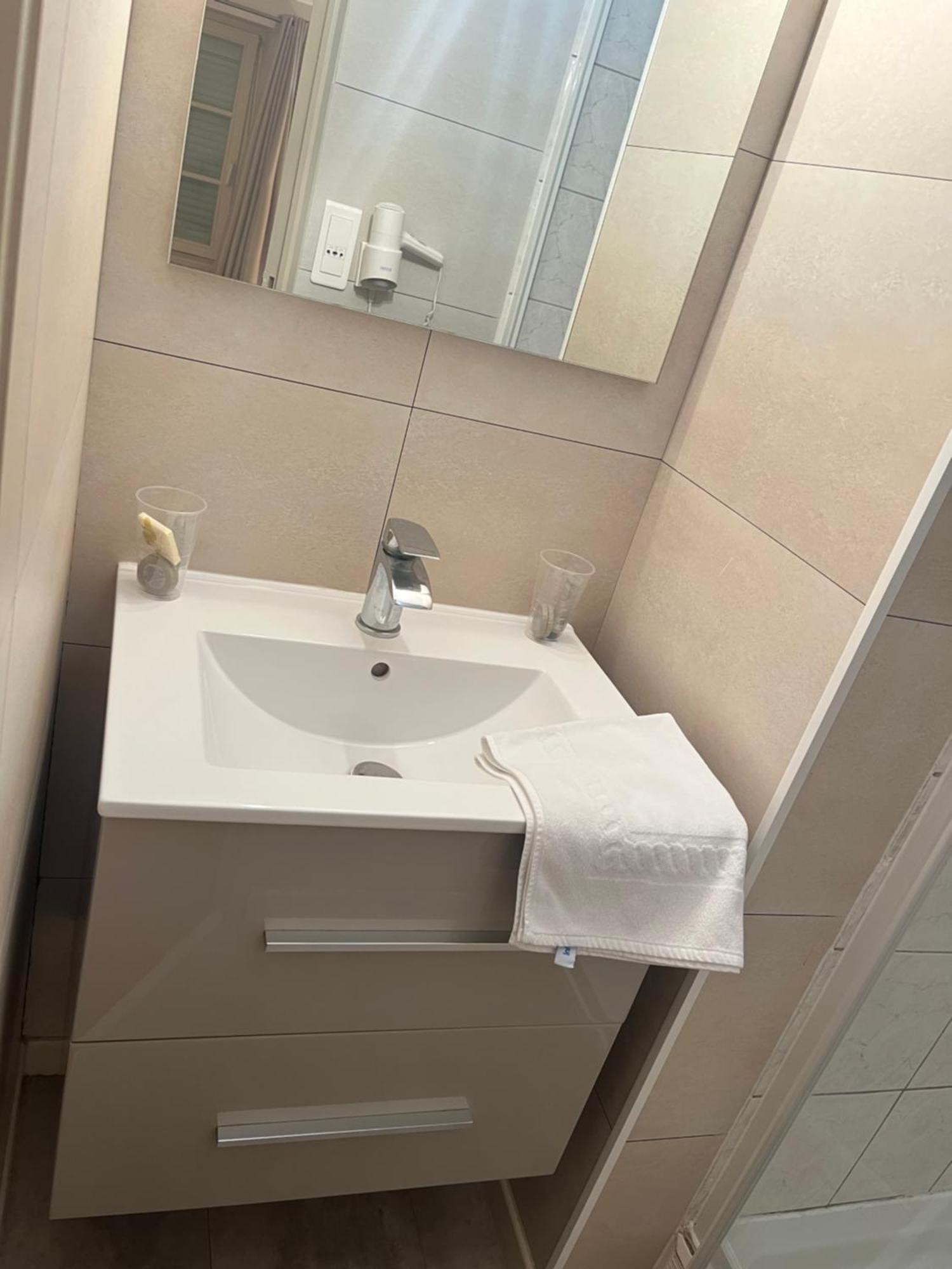 Hotel Le Roosevelt Givet Esterno foto