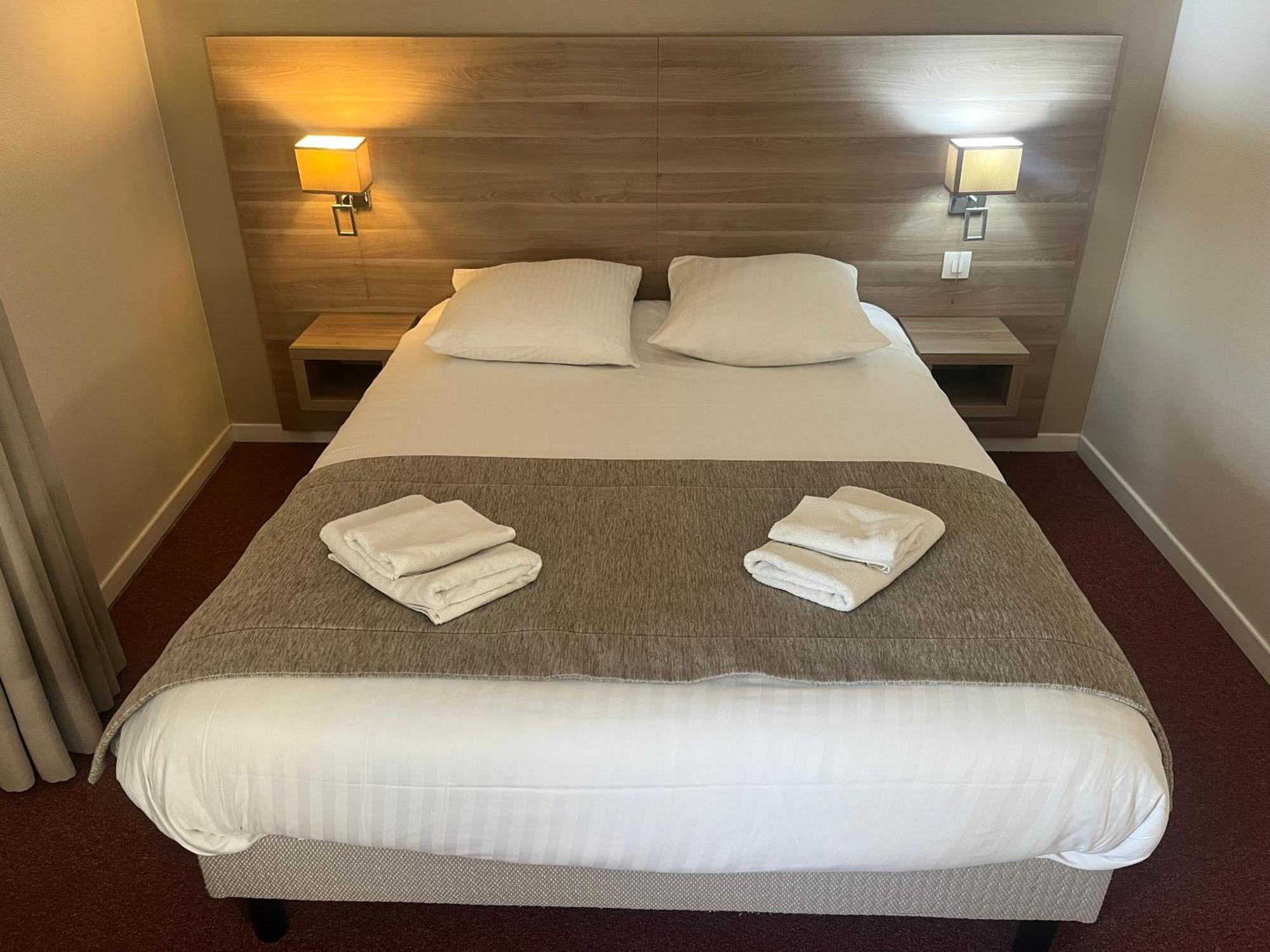 Hotel Le Roosevelt Givet Esterno foto