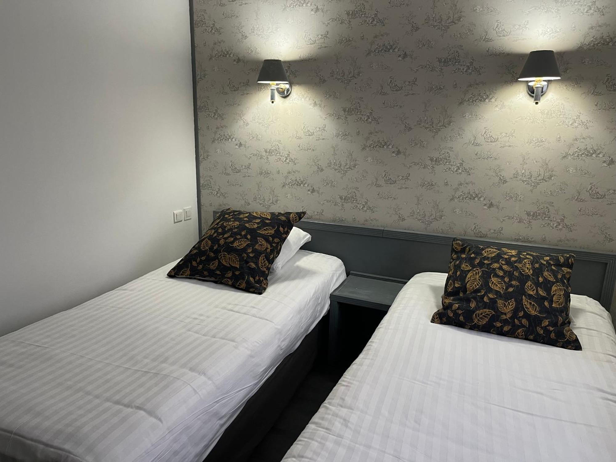 Hotel Le Roosevelt Givet Esterno foto