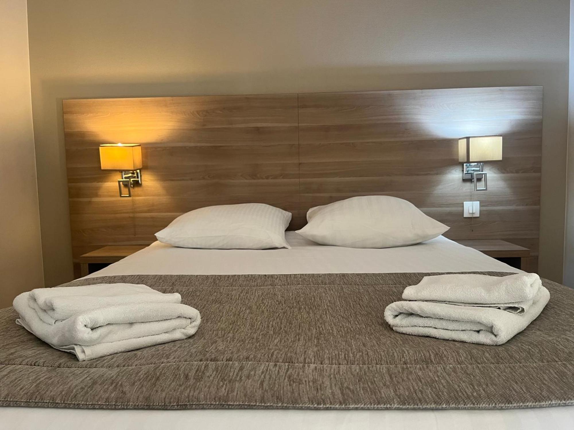 Hotel Le Roosevelt Givet Esterno foto