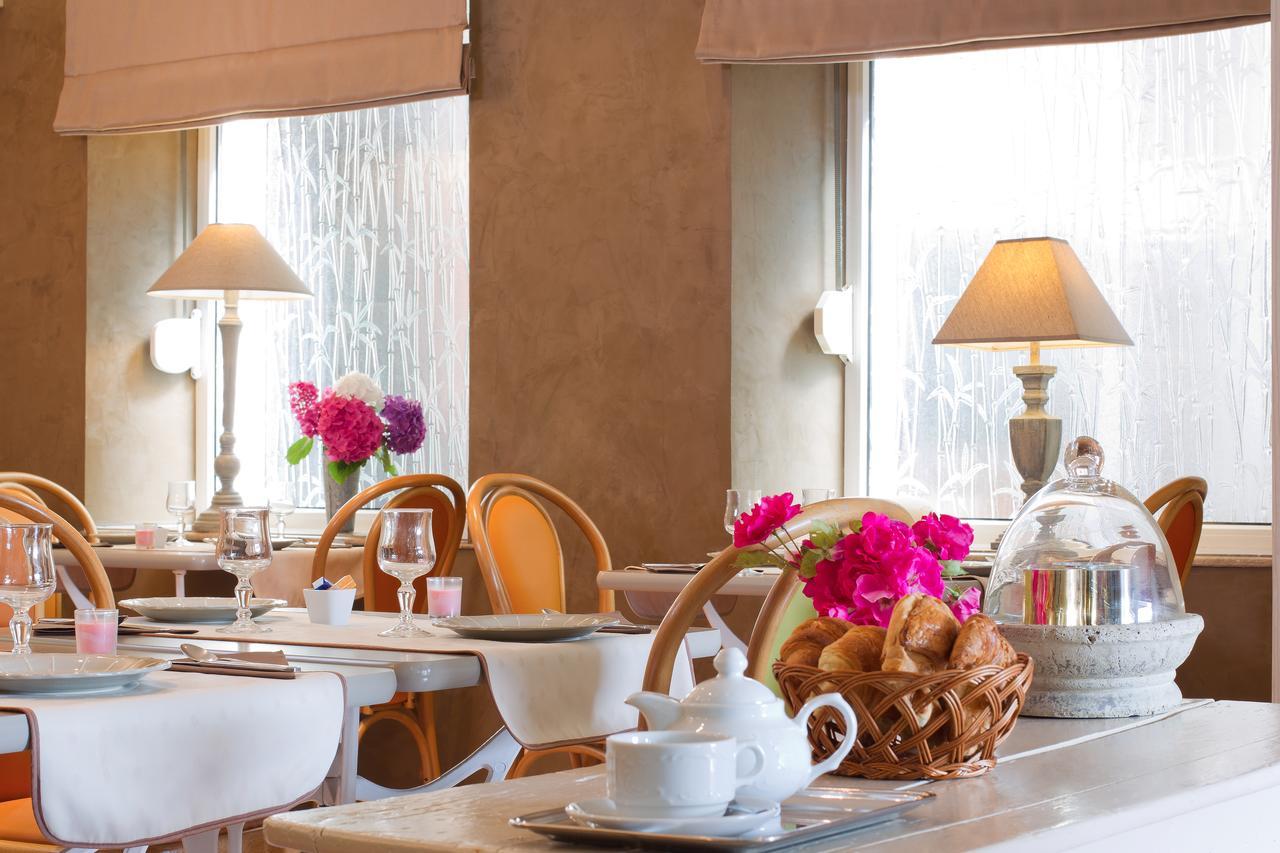 Hotel Le Roosevelt Givet Esterno foto