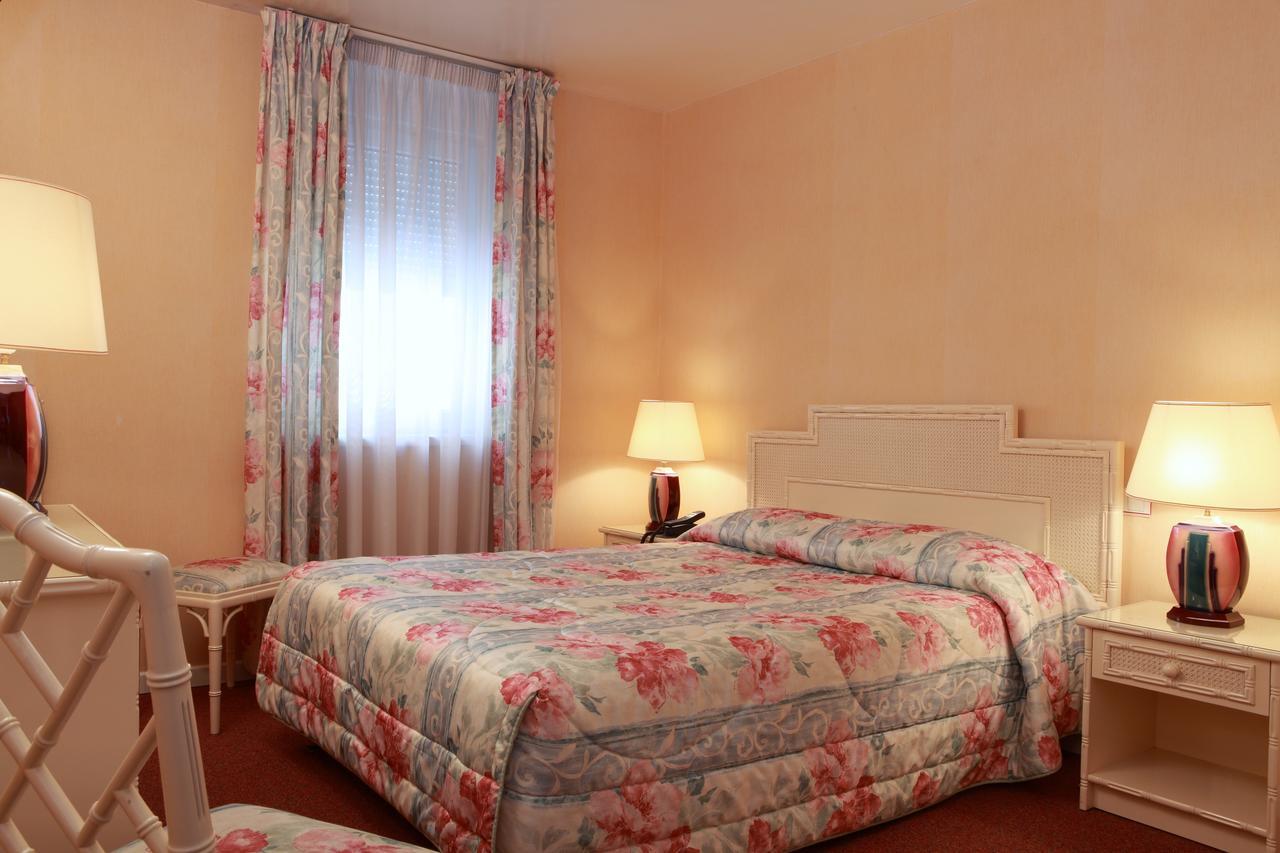 Hotel Le Roosevelt Givet Esterno foto